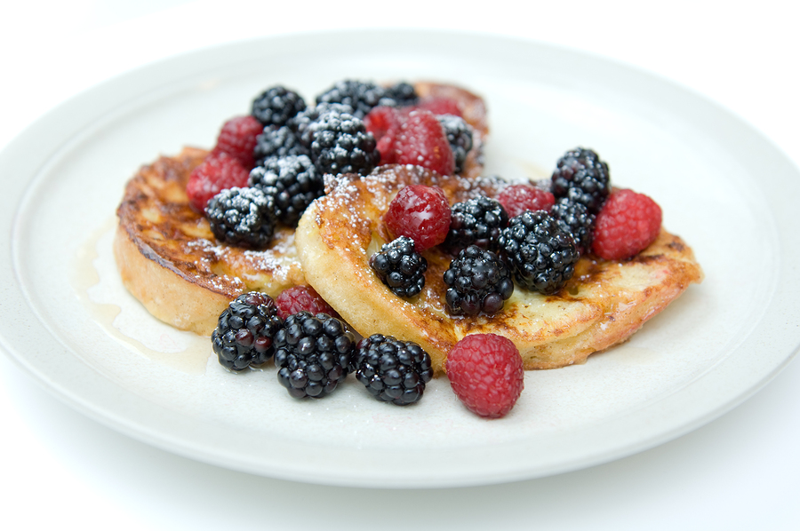 french toast with berries