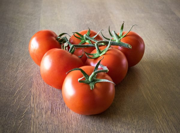 6 tomatoes on vine