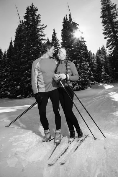 couple skiing